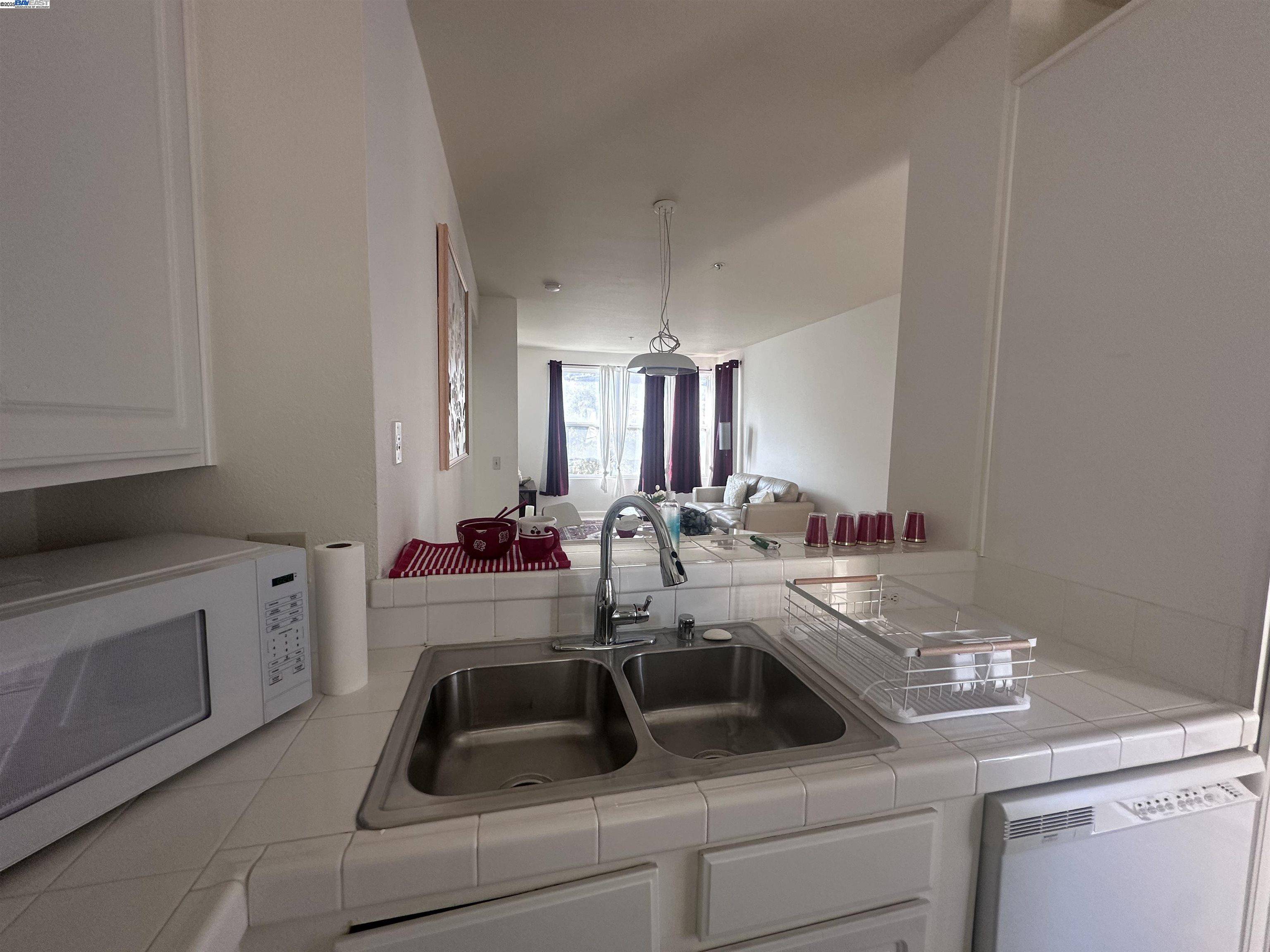 San Francisco, CA 94134,1 Crescent Way #1402