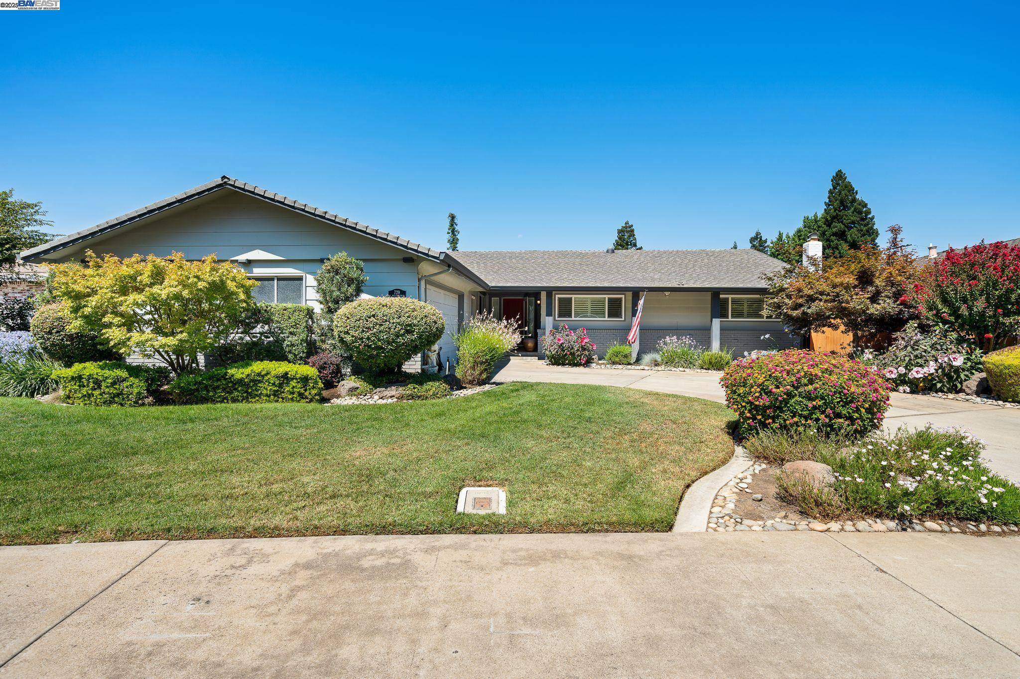 729 S Mills Ave, Lodi, CA 95242