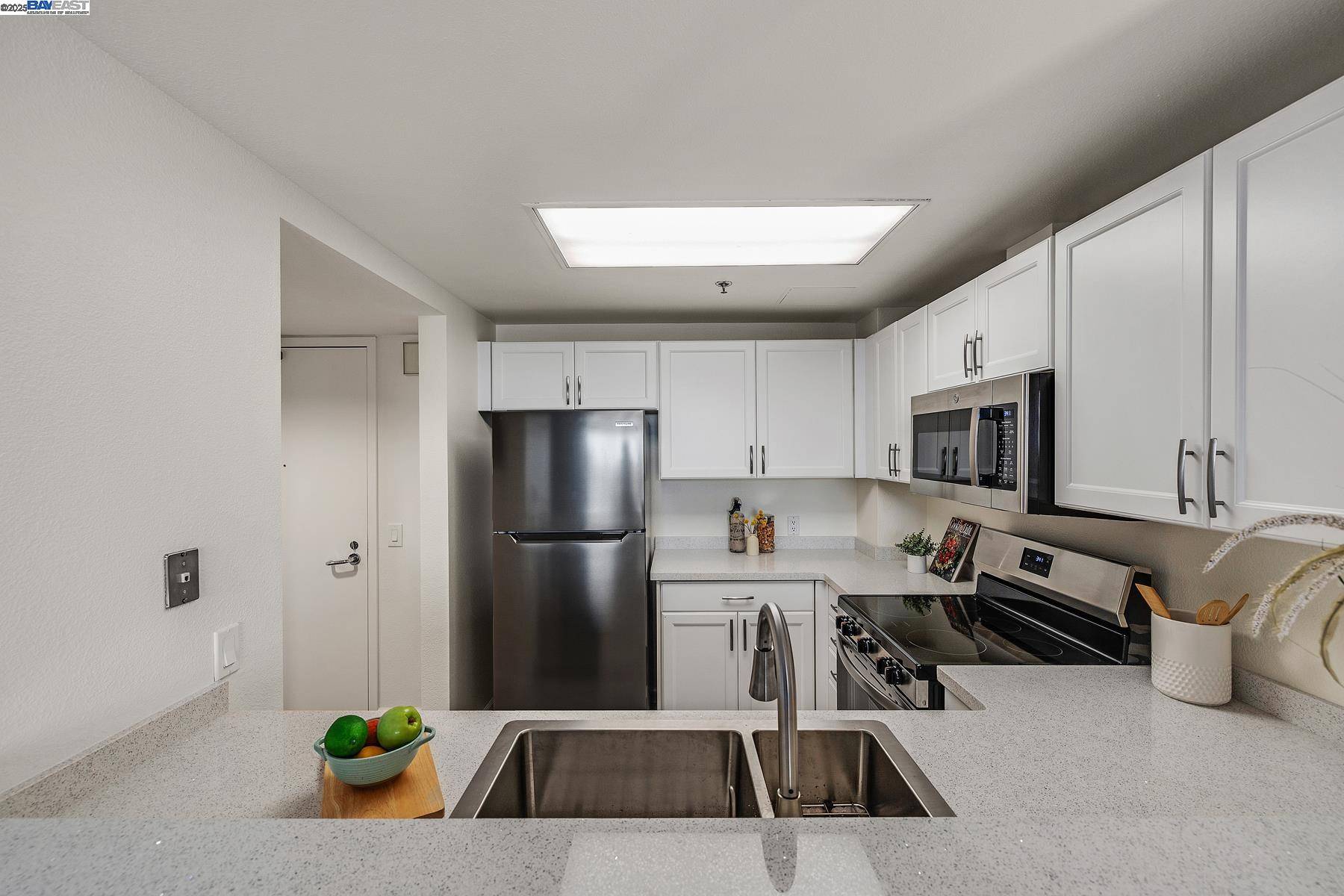 Oakland, CA 94607,988 Franklin St #312