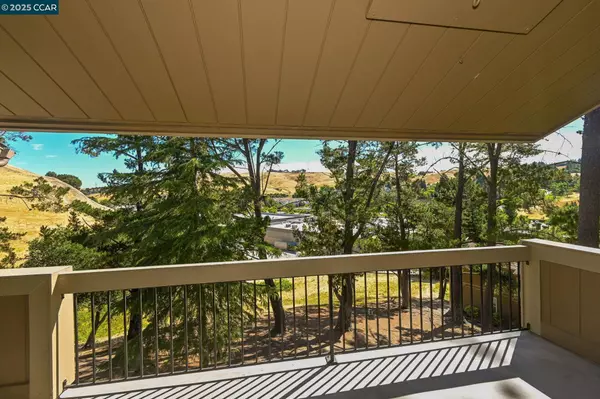 Moraga, CA 94556,2075 Ascot Dr #222