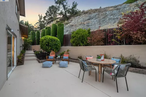 Oakland, CA 94619,598 CRESTMONT DRIVE