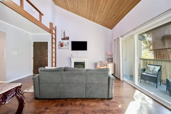 Walnut Creek, CA 94597,2716 Oak Rd #111
