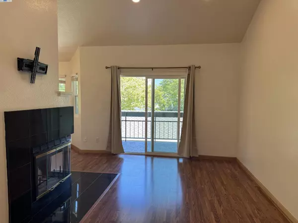 Pleasanton, CA 94588,7765 Canyon Meadow Cir #H