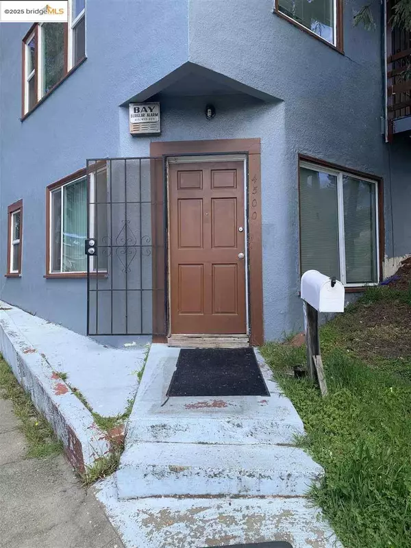 Oakland, CA 94601,4500 San Carlos Ave #Upper