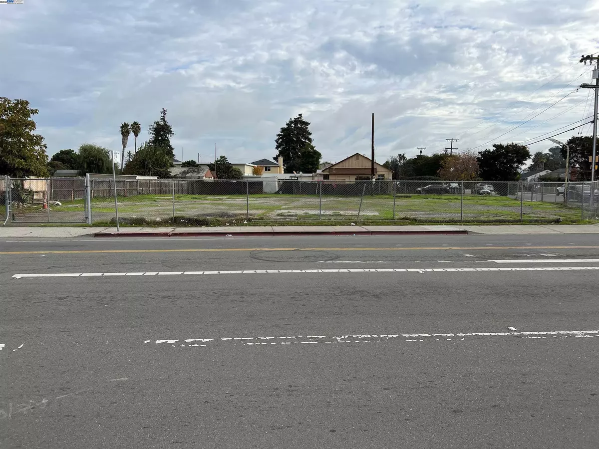 Hayward, CA 94541,19884 Meekland