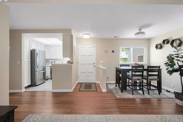 Hayward, CA 94542,2437 Saint Helena Dr ##4