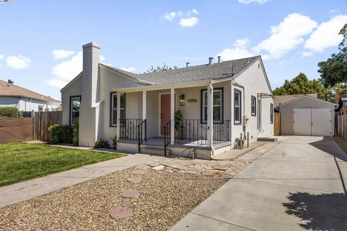 Oakland, CA 94603,10906 Reposo Dr