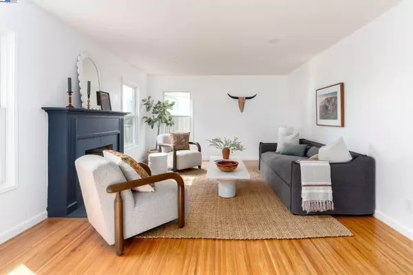 Oakland, CA 94603,10906 Reposo Dr