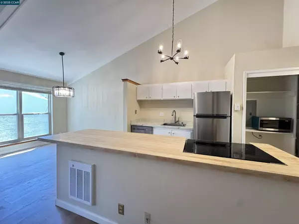 Moraga, CA 94556,2059 Ascot Dr. #213