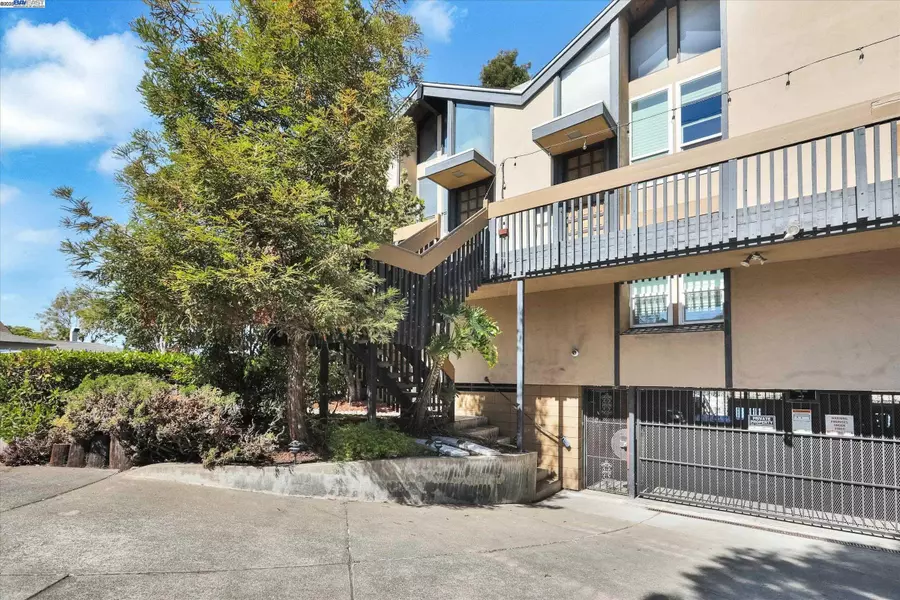 2022 High St #A, Alameda, CA 94501