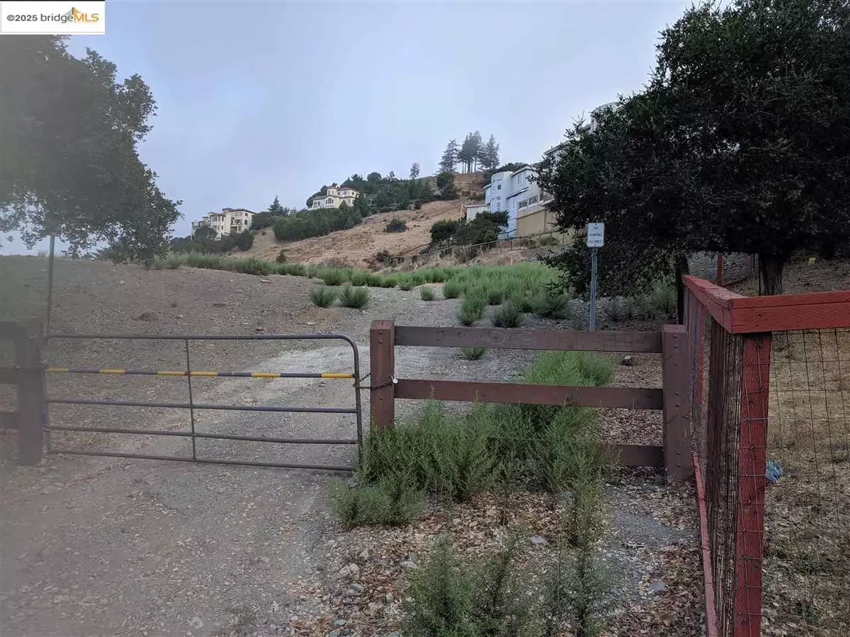 Oakland, CA 94619,0 Redwood Rd