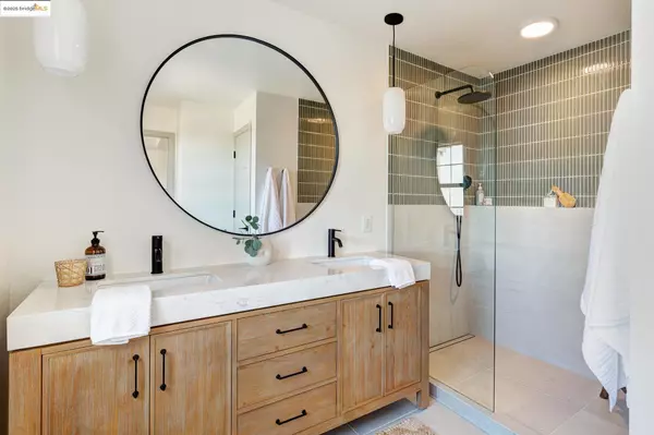 Oakland, CA 94619,4353 Terrabella Way