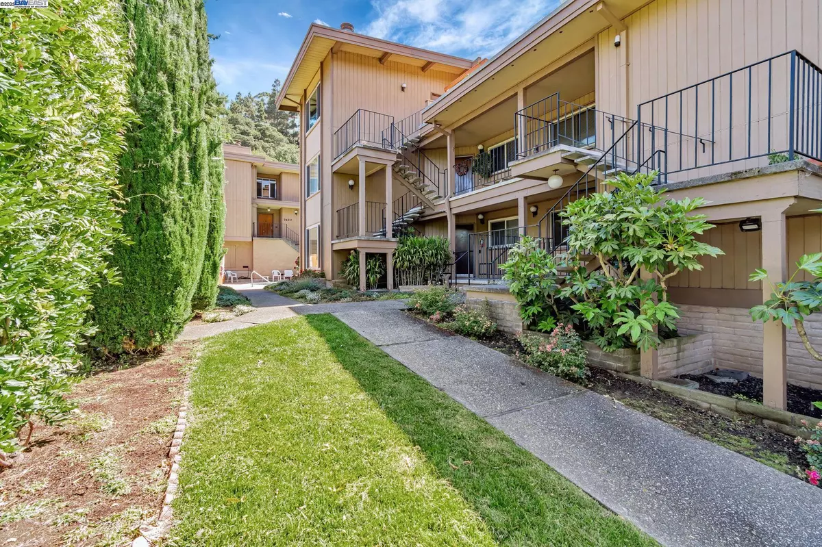 Oakland, CA 94605,7610 Mountain Blvd #2