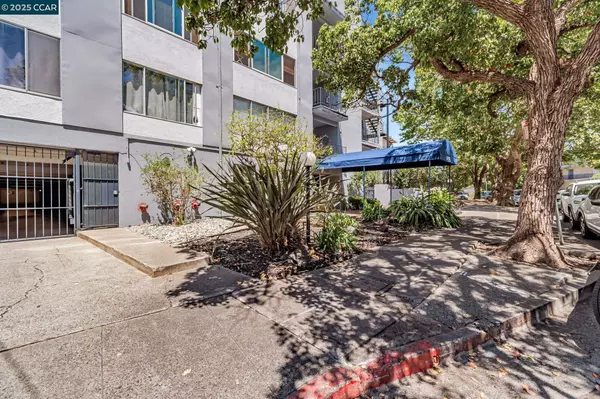 Oakland, CA 94610,455 Crescent St #207