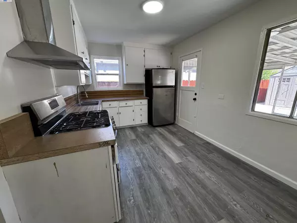 San Lorenzo, CA 94580,610 Via Mirabel