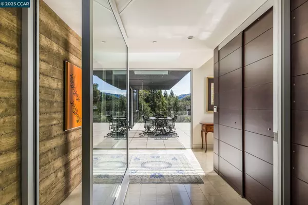 Orinda, CA 94563,2 Crane Ct