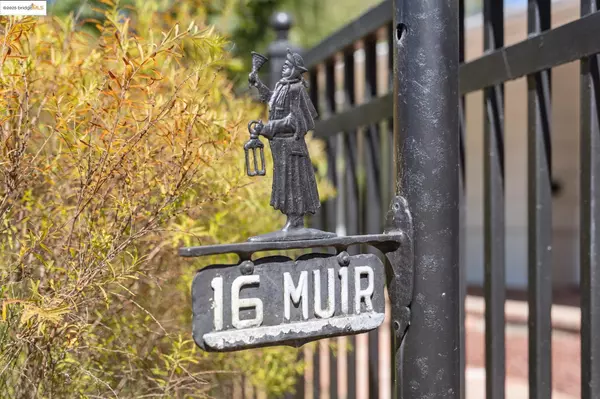 Berkeley, CA 94708,16 Muir Way