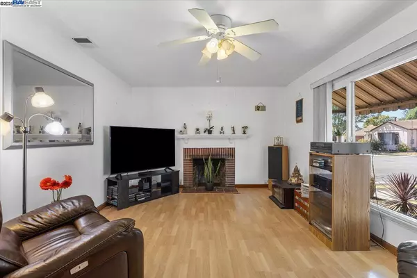 San Leandro, CA 94579,15106 Edgemoor St
