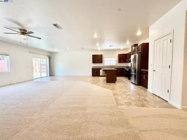 597 Pendragon St, Manteca, CA 95337