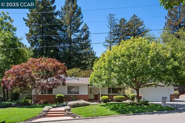 4 Harold Dr, Moraga, CA 94556
