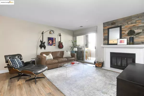 3183 Wayside PLZ #APT 103, Walnut Creek, CA 94597