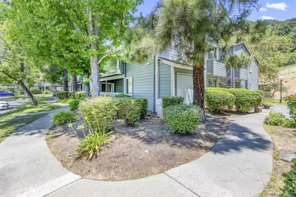 760 Canyon Oaks Dr #D, Oakland, CA 94605