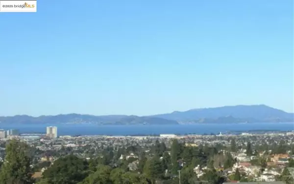 135 Alta Rd, Oakland, CA 94618