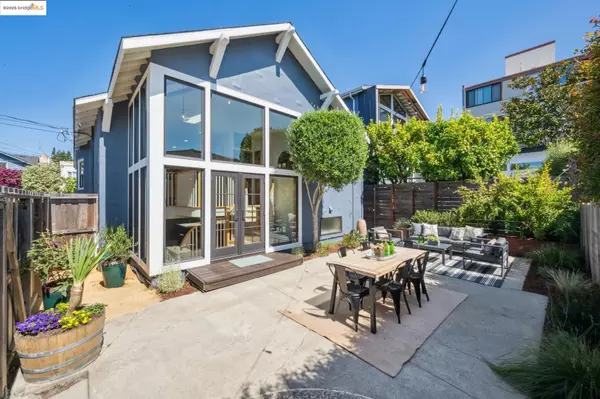 327 Hudson St, Oakland, CA 94618