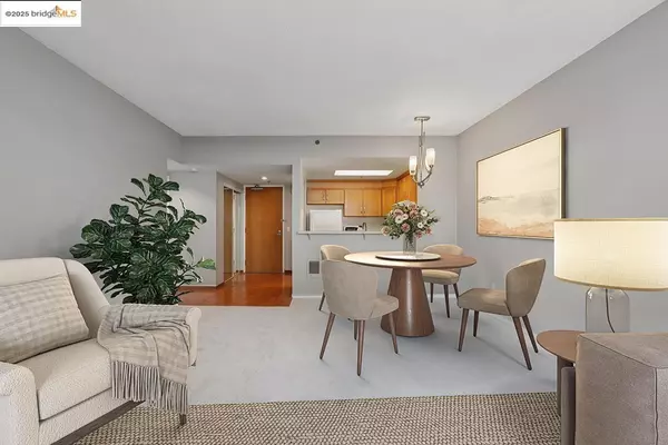 Oakland, CA 94607,988 Franklin #328