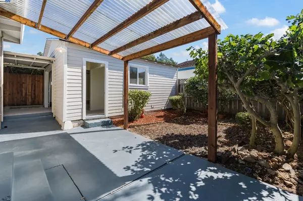Oakland, CA 94602,3806 Laurel