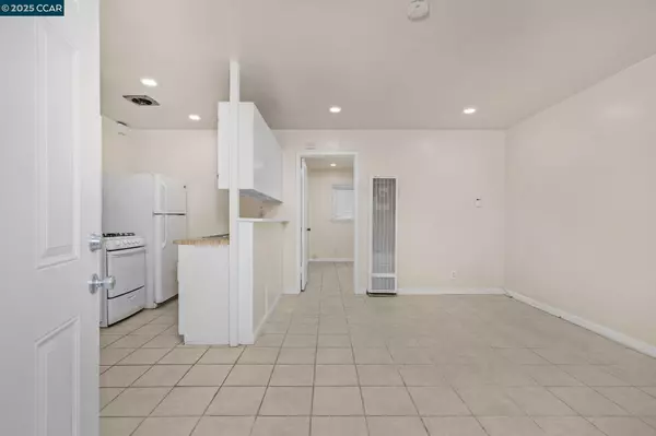 Berkeley, CA 94703,1926 Alcatraz Ave #2
