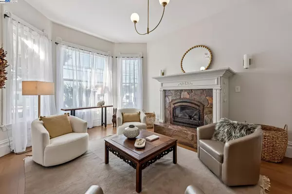 Alameda, CA 94501,2061 Buena Vista Ave.