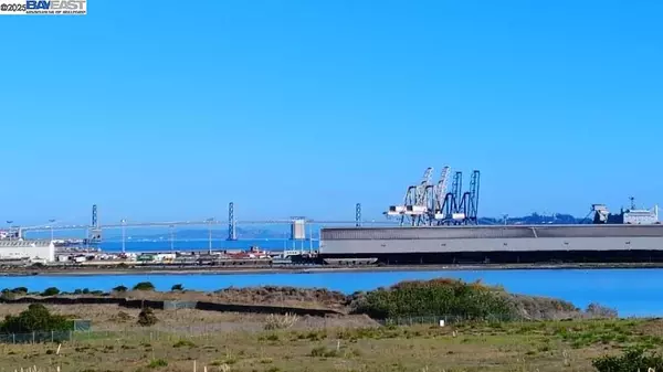 San Francisco, CA 94124,570 Innes Ave #201