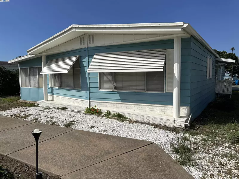 328 Waikiki Cir, Union City, CA 94587