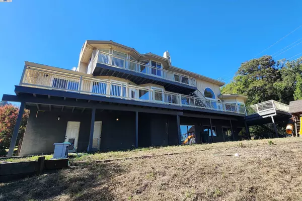 245 Heacox Rd, Woodside, CA 94062