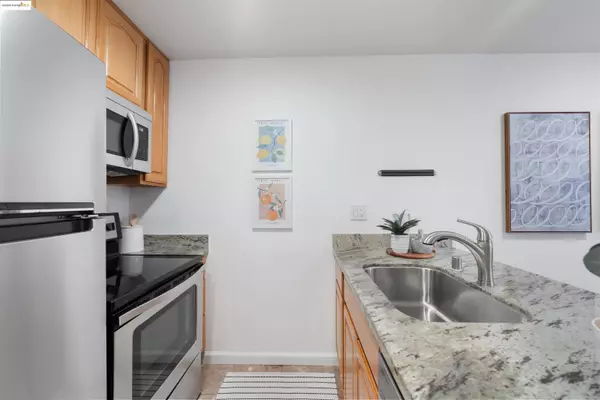 Oakland, CA 94611,288 Whitmore #217