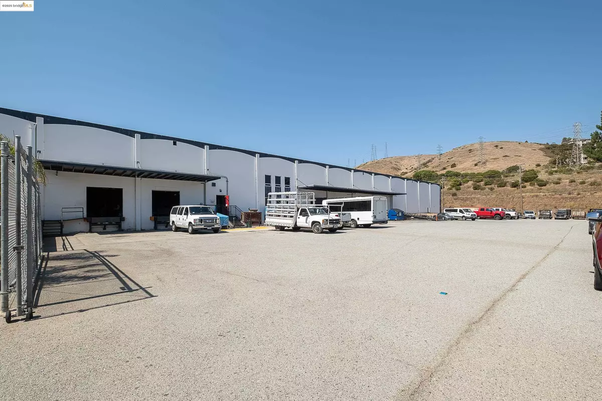 Brisbane, CA 94005,430 Valley Dr