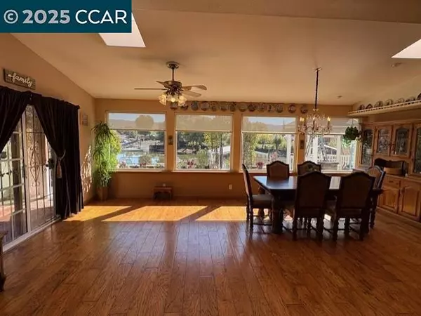 Clearlake Oaks, CA 95423,12753 Shoreview