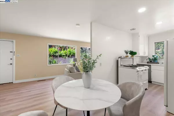 Oakland, CA 94611,5838 Nottingham Dr