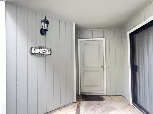 Pleasanton, CA 94588,5227 Riverdale Court