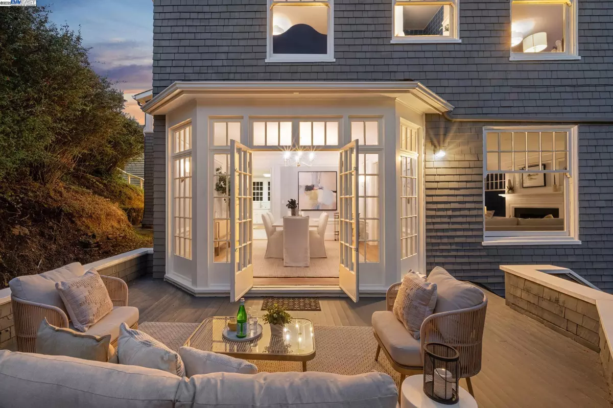 Oakland, CA 94618,5811 Romany