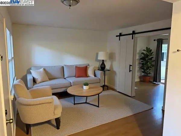 Pleasant Hill, CA 94523,884 Camelback Pl