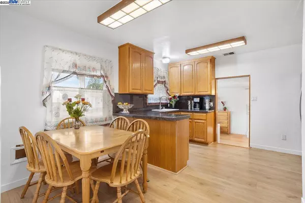 San Leandro, CA 94579,15106 Edgemoor St