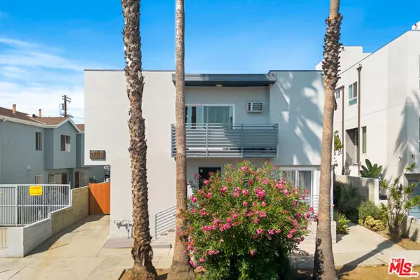 Los Angeles, CA 90038,5933 Barton Avenue