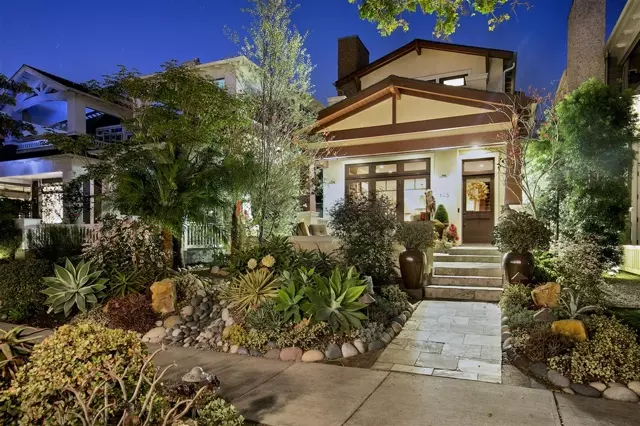 Coronado, CA 92118,825 I Ave.