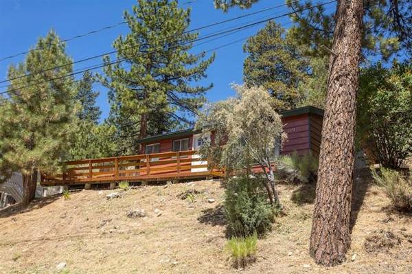 1172 Canyon Rd, Fawnskin, CA 92333