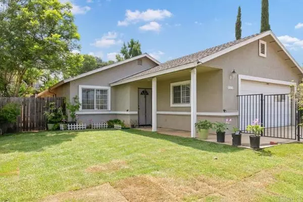 917 N N Vine St, Fallbrook, CA 92028