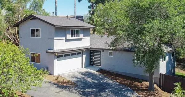 10059 Estrella Dr, La Mesa, CA 91941