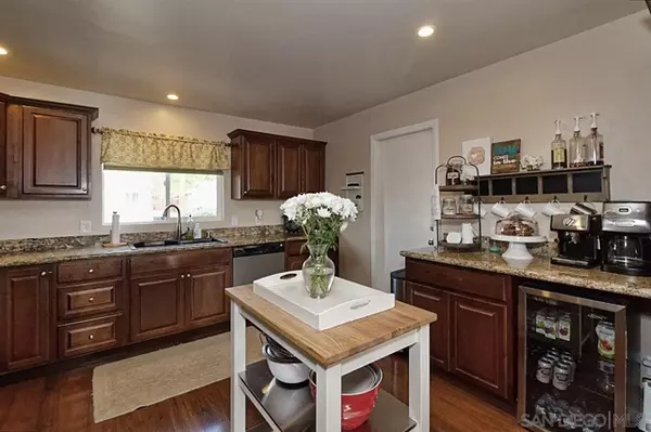 9563 Abbeywood Rd, Santee, CA 92071