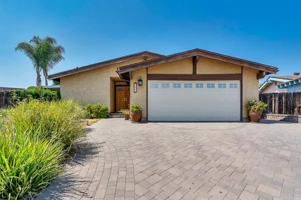 9238 Lomker Ct, Santee, CA 92071